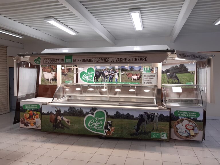 Remorque magasin fromagerie vache et chèvres