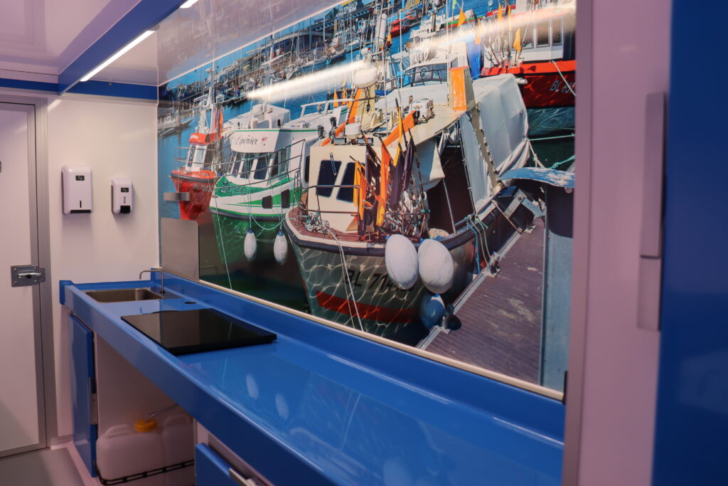 Camion poissonnerie J2C