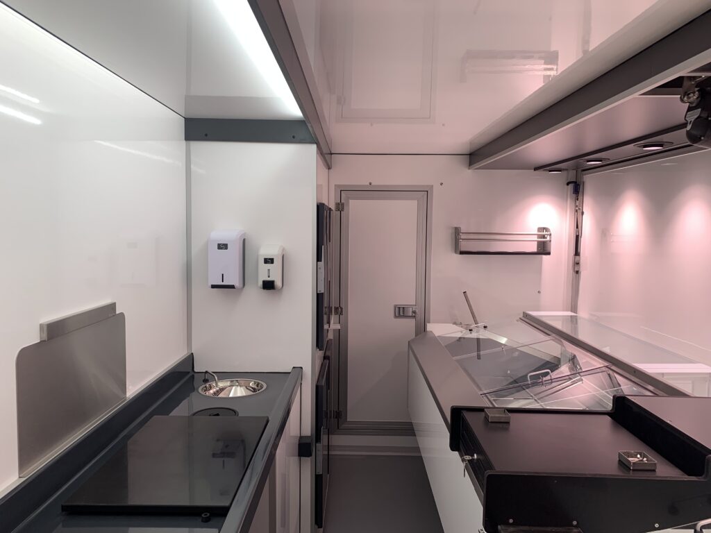 camion poissonnerie J2C magasin