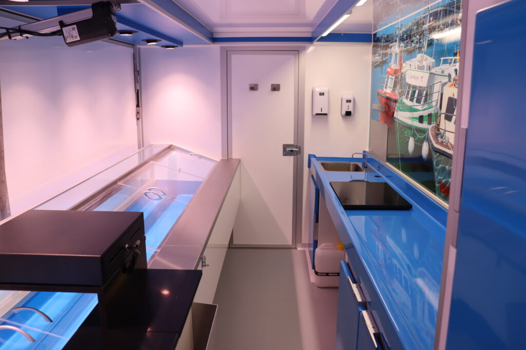 Camion poissonnerie marché