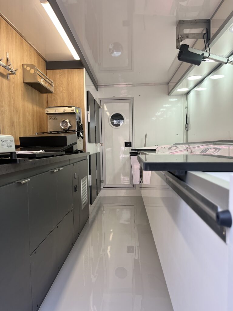 Camion magasin boucherie J2C